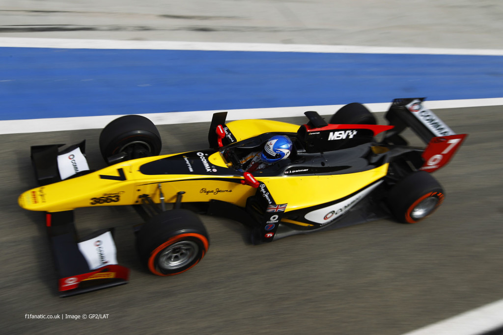 Jolyon Palmer 2014'te GP2'yi kazanarak süper lisans almaya yetecek kadar puan kazandı.